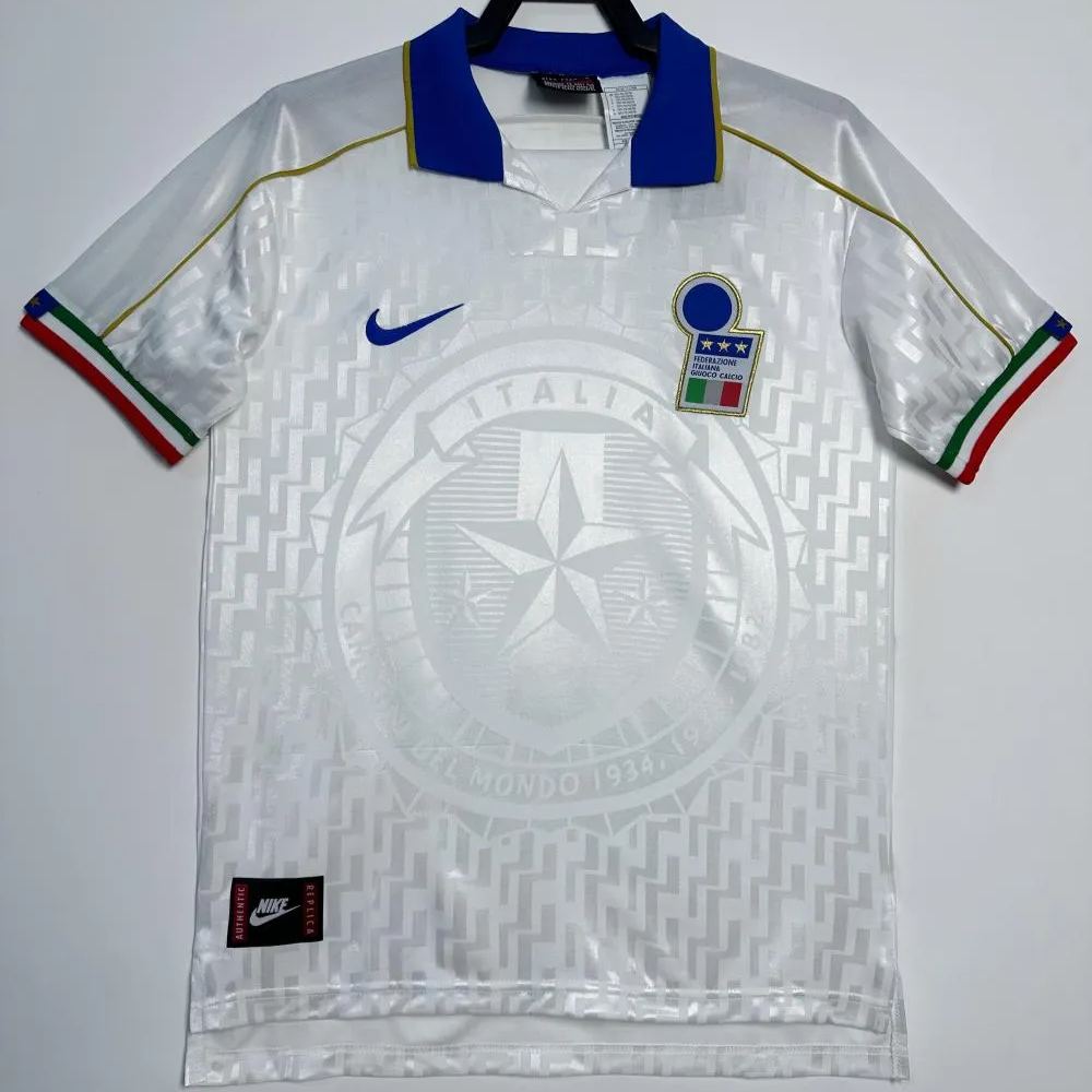 Italy Retro Away Kit 95/96