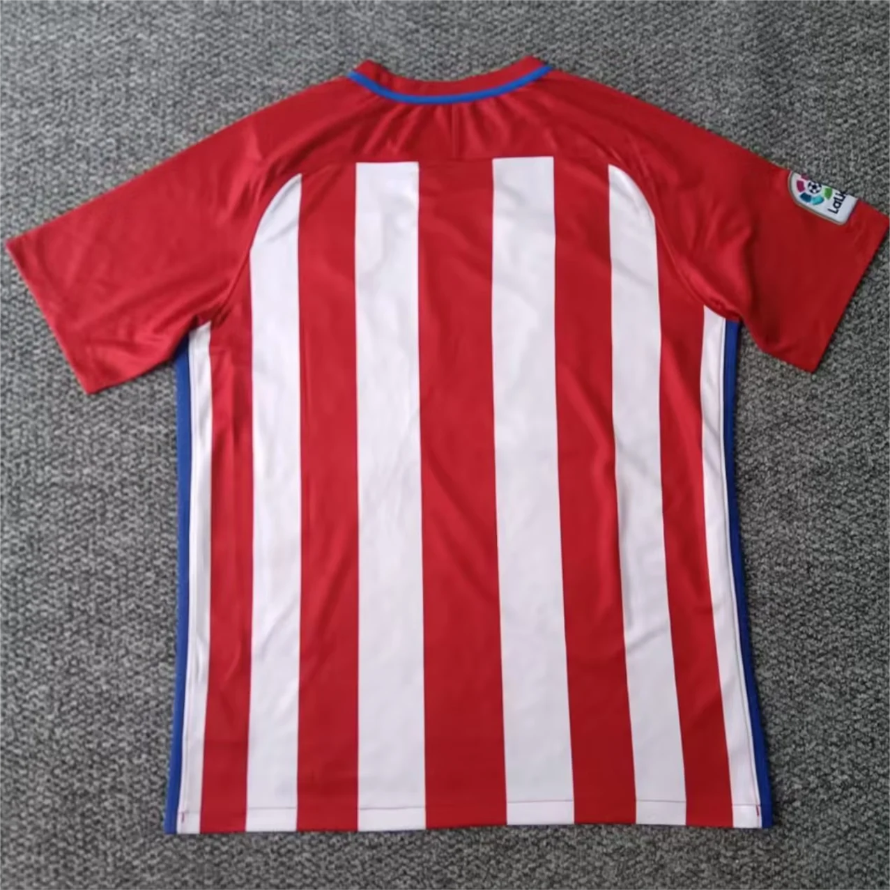 Atletico Madrid Retro Home Kit 16/17 (Laliga Patch Included)