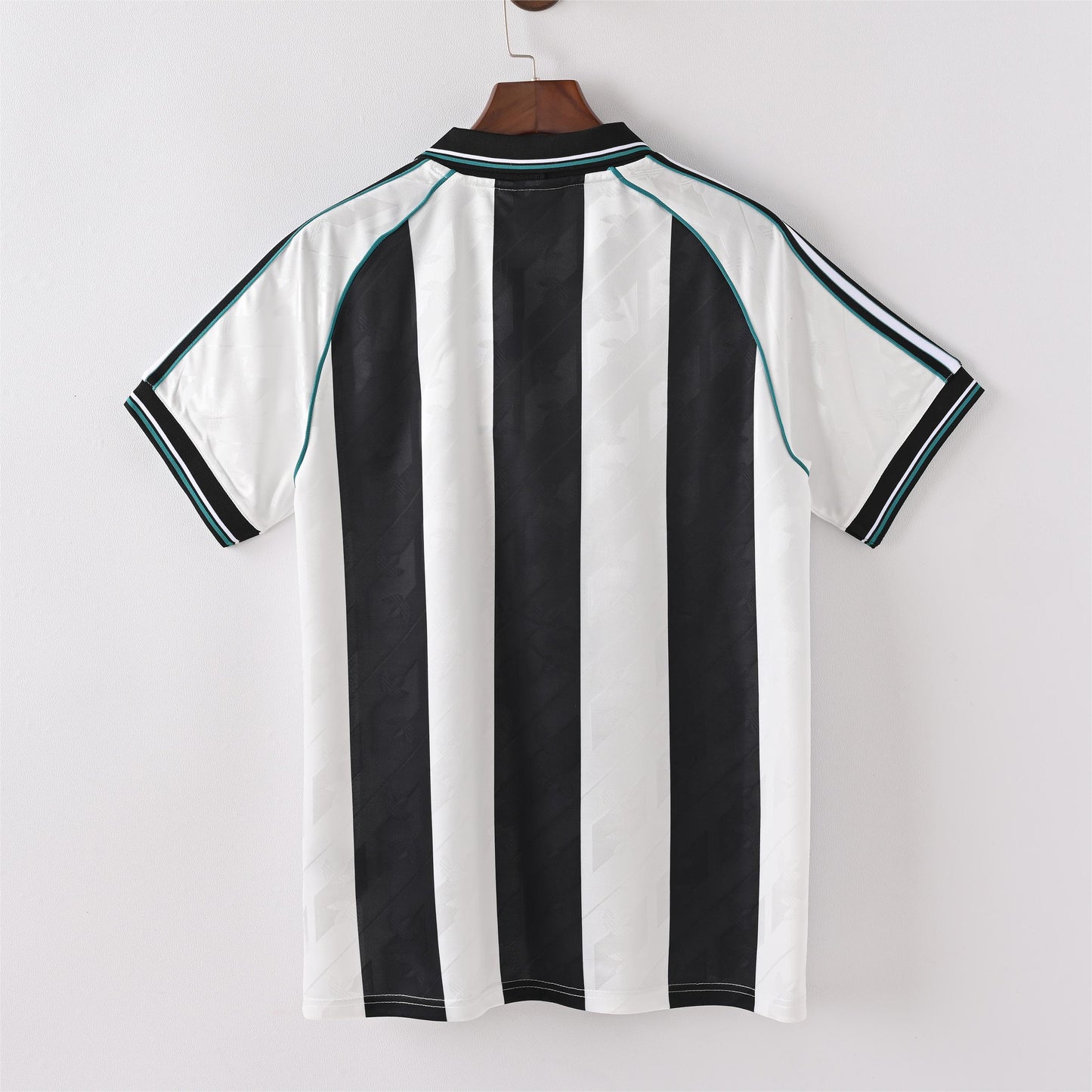 Newcastle Retro Adidas Originals Kit