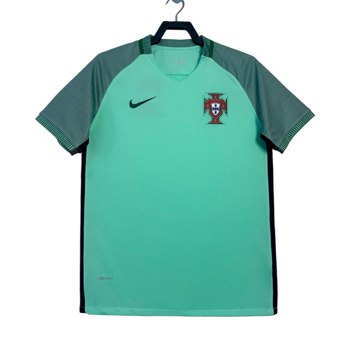 Portugal Retro Away Kit 16/17