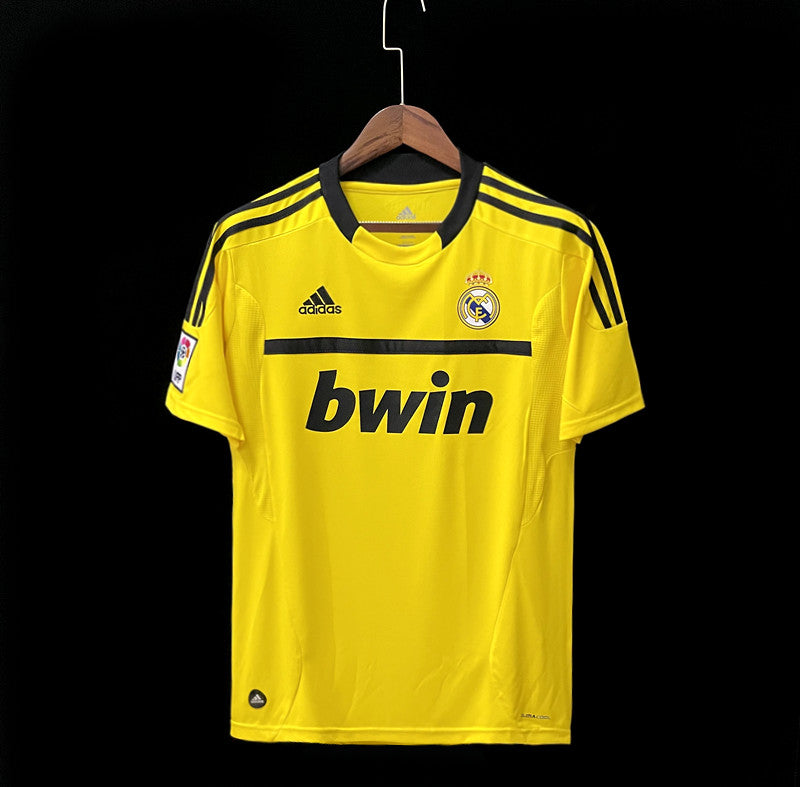 Real Madrid Retro Yellow Goalkeeper Kit 10/11 (Laliga Patch Included)