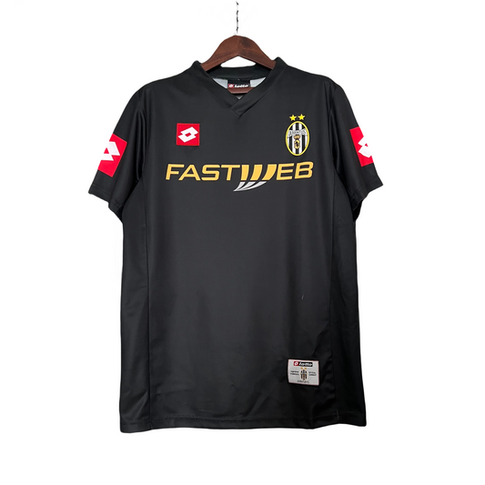 Juventus Retro Away Kit 01/02