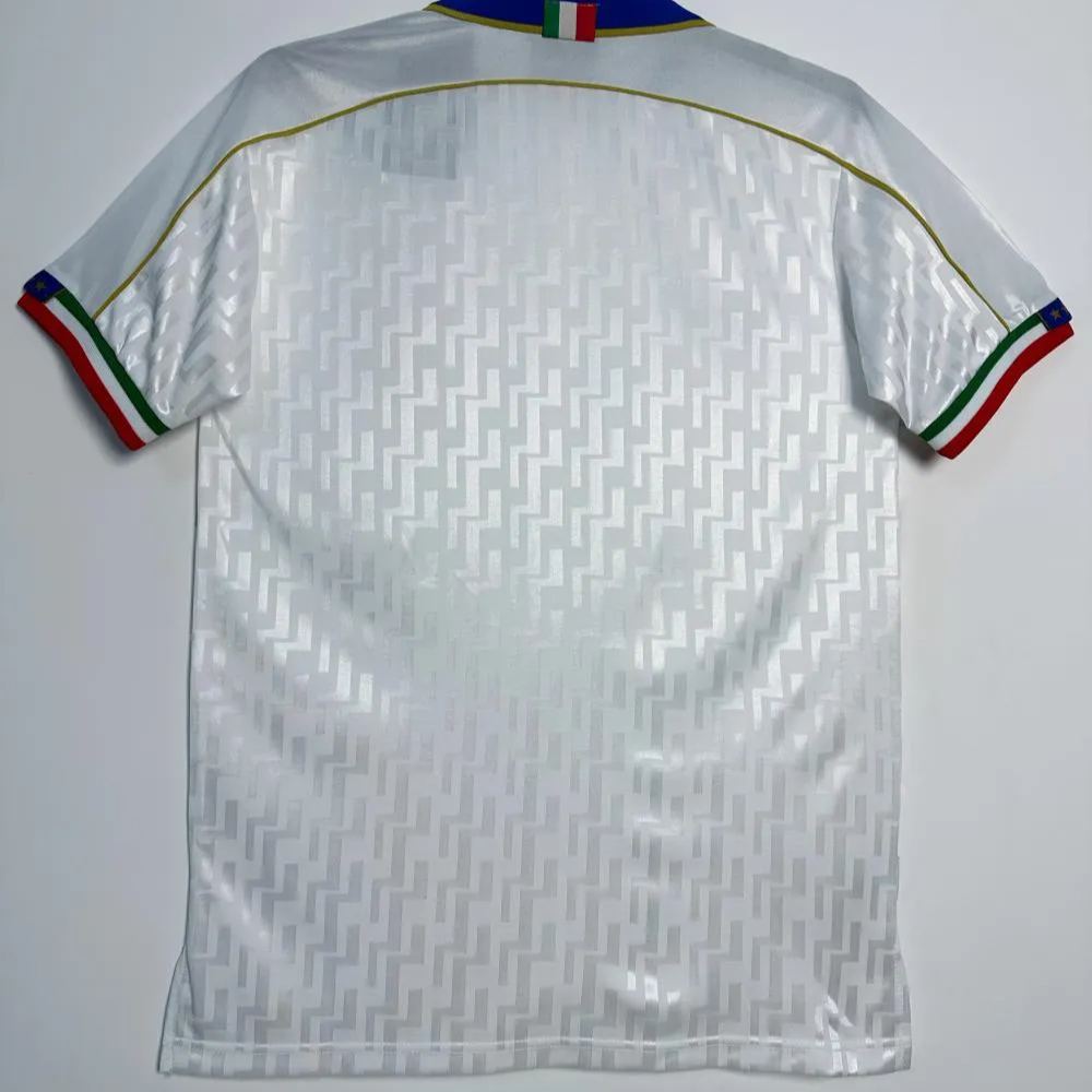 Italy Retro Away Kit 95/96
