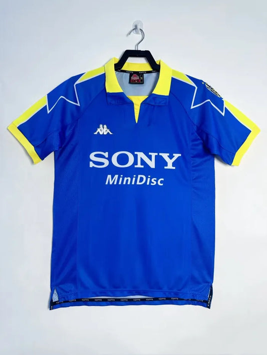 Juventus Retro Away Kit 97/99