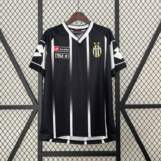 Juventus Retro Training Kit 00/01