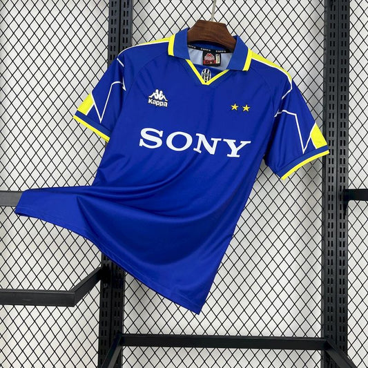 Juventus Retro Away Kit 96/97